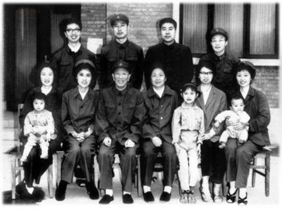 1979꣬˻ȫڱסӰ